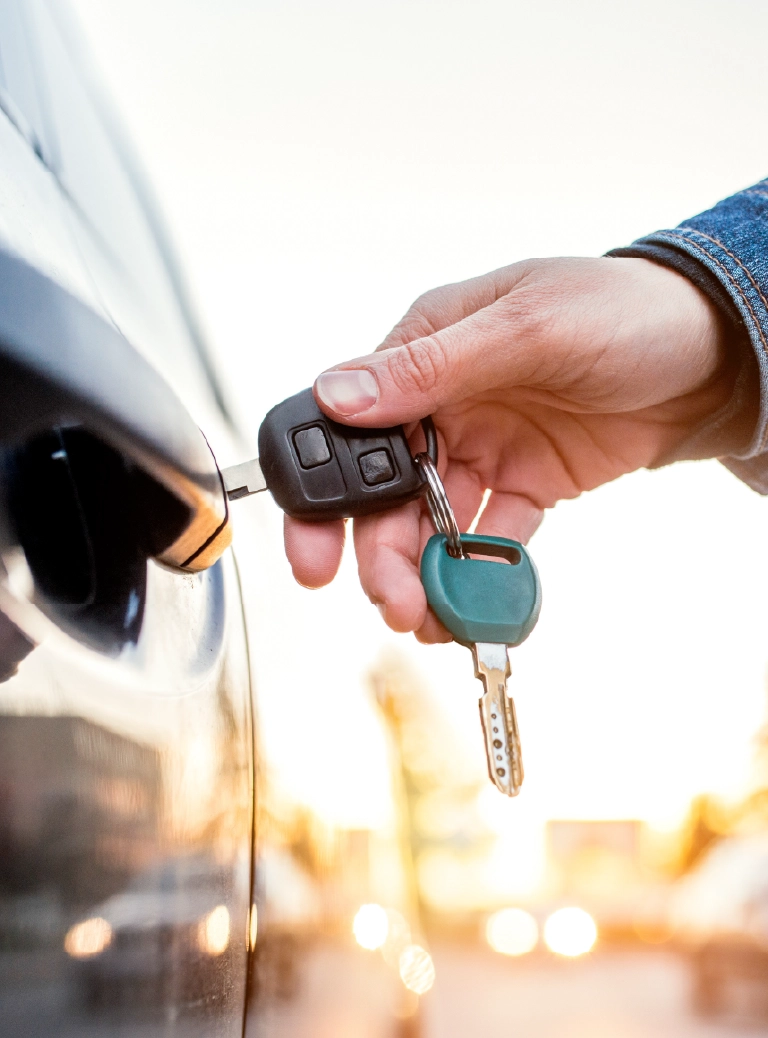 Otwieranie samochodu kluczykiem